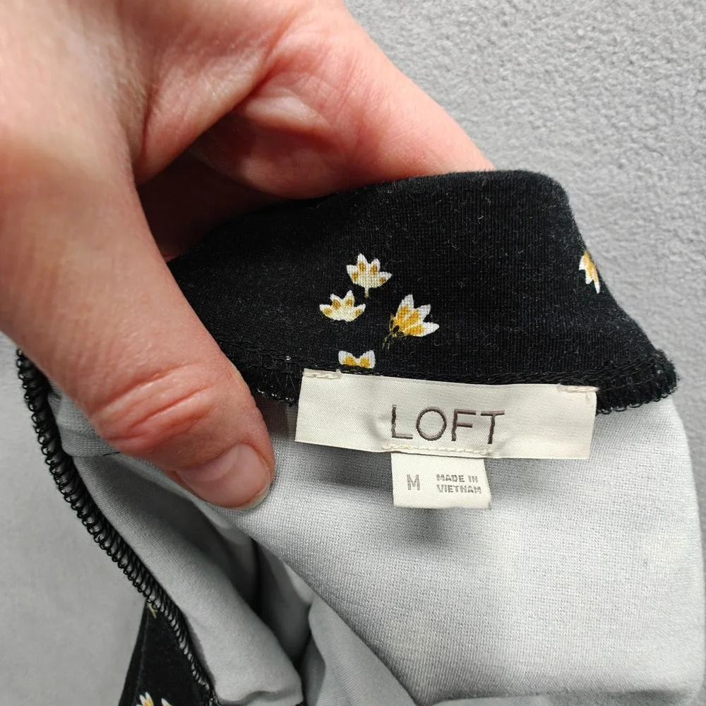 LOFT‎ Ditsy Floral Mini Skirt Womens M Stretch Whimigoth Dainty Dark Romantic